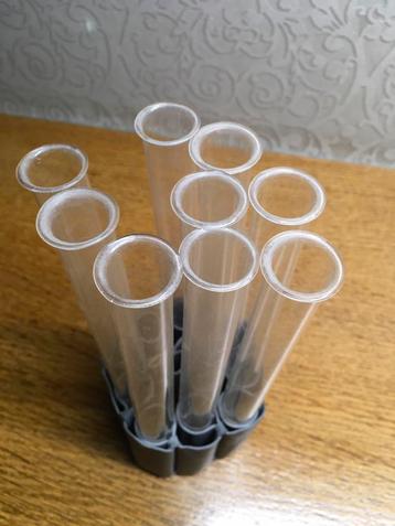 9 glazen proefbuisjes beschikbaar voor biedingen