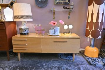 Leuk lowboard, vintage dressoire beschikbaar voor biedingen