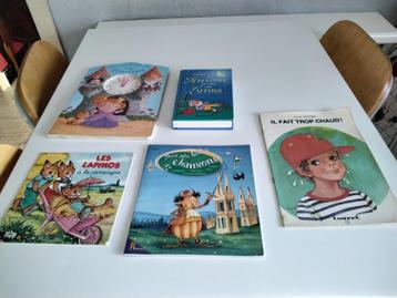 Lot de 5 livres jeunes enfants/ histoires/contes/chansons... disponible aux enchères