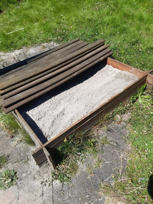 Zandbak in hardhout met spelletjes, Kinderen en Baby's, Speelgoed | Buiten | Zandbakken, Gebruikt, Ophalen of Verzenden