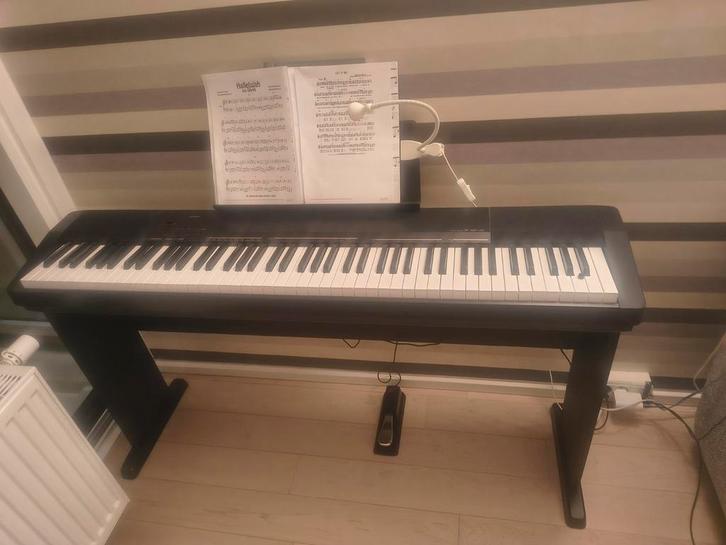 Piano électrique Casio CPD-130, coffret d'origine CS-44P, Musique & Instruments, Pianos, Comme neuf, Enlèvement