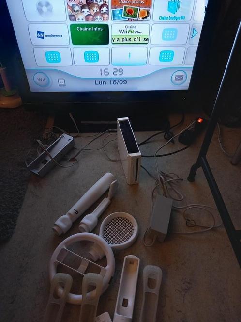 Console wii , 2 manettes et différents accessoires, Games en Spelcomputers, Spelcomputers | Nintendo Wii, Gebruikt, Met 2 controllers