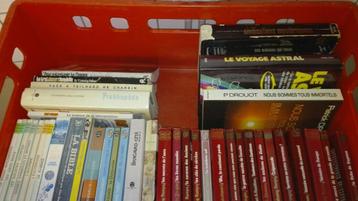 Lot livres de poche sur l'ésotérisme beschikbaar voor biedingen