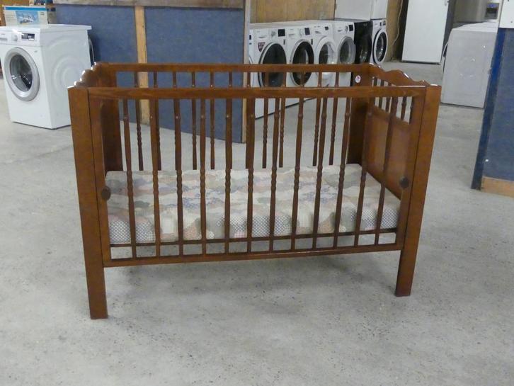 Lit bébé + matelas en parfait état, Enfants & Bébés, Chambre d'enfant | Lits, Utilisé, Moins de 140 cm, Moins de 70 cm, Sommier à lattes
