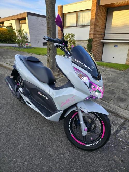 Scooter Honda Pcx 125 Unique 2014 5400 Km Permis B A Voir, Motoren, Motoren | Honda, Particulier, Scooter, 11 kW of minder, 1 cilinder