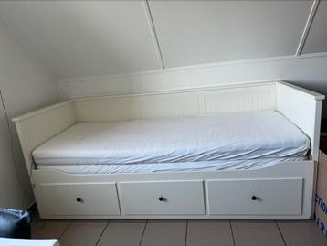 Bedbank Ikea  beschikbaar voor biedingen