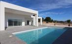 Luxe villa op een 10000 m² plot met prachtig bergzicht