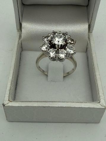 Antieke ring, zilver beschikbaar voor biedingen