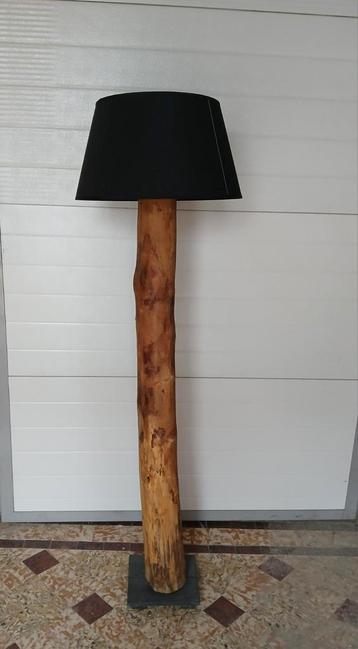 Lampadaire en bois  beschikbaar voor biedingen