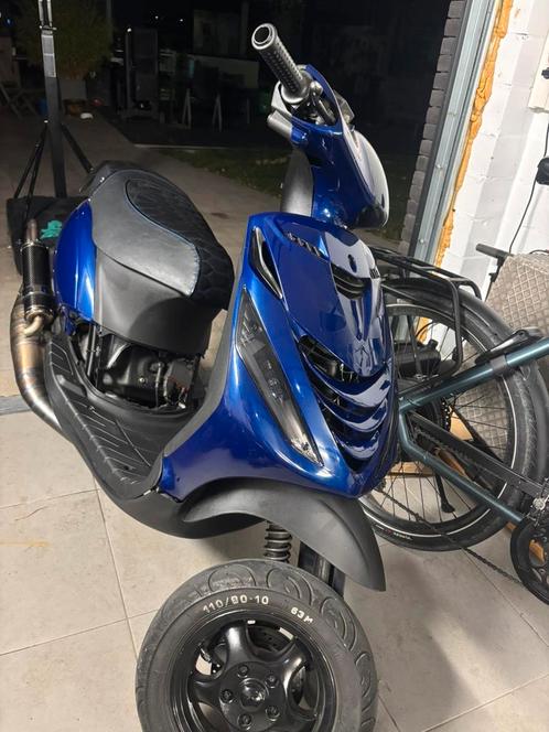 Zip 180cc (alles nieuw) carbon ddl, Fietsen en Brommers, Scooters | Piaggio, Zo goed als nieuw, Zip, Ophalen of Verzenden