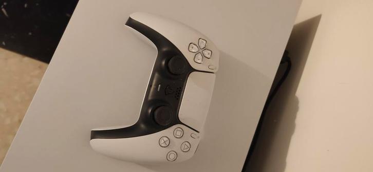 À VENDRE : PlayStation 5 avec 3 jeux + accessoires, Consoles de jeu & Jeux vidéo, Consoles de jeu | Sony PlayStation 5, Playstation 5