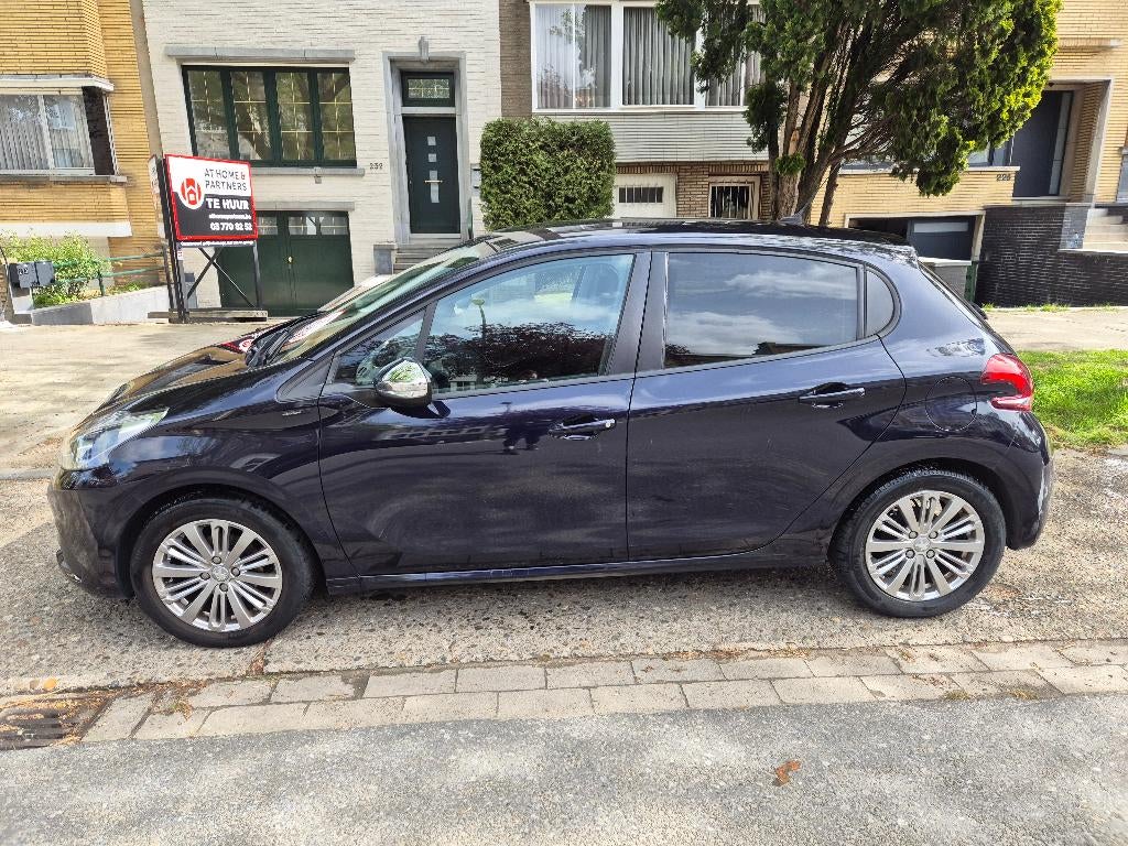 Peugeot 208 1.2 PureTech Signature S, Autos, https://public.car-pass.be/verify/5458-2508-5858#, 116 g/km, Achat, Euro 6