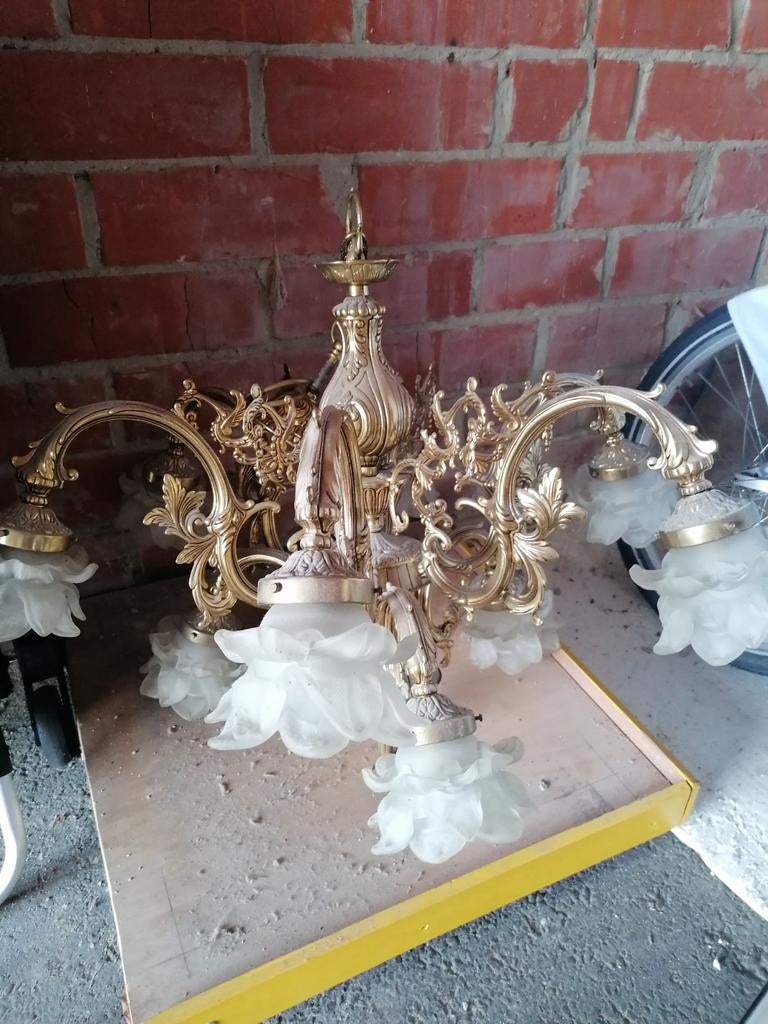 Koperen kroonluchter, Ophalen