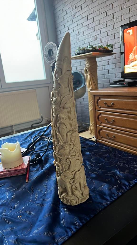 Mooie, zware tand in ivorine, Ophalen