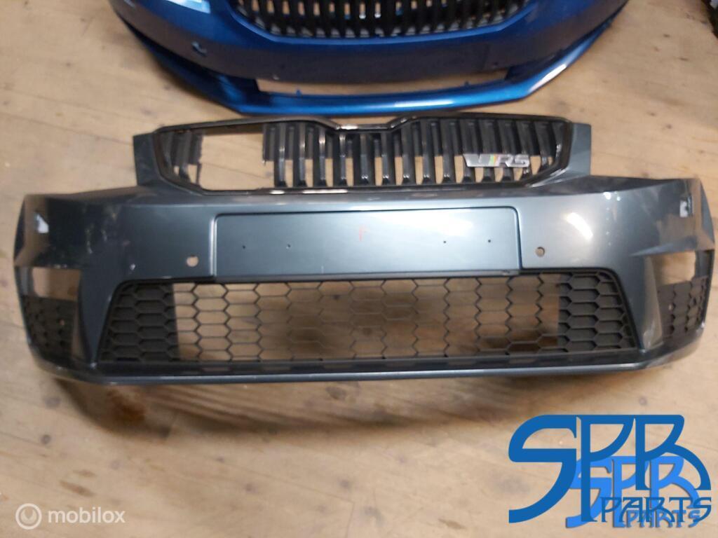 Voorbumper SKODA OCTAVIA IV 5E RS 5E0807221F 4PDC SRA GRILLE, Utilisé, Skoda, Avant, Skoda