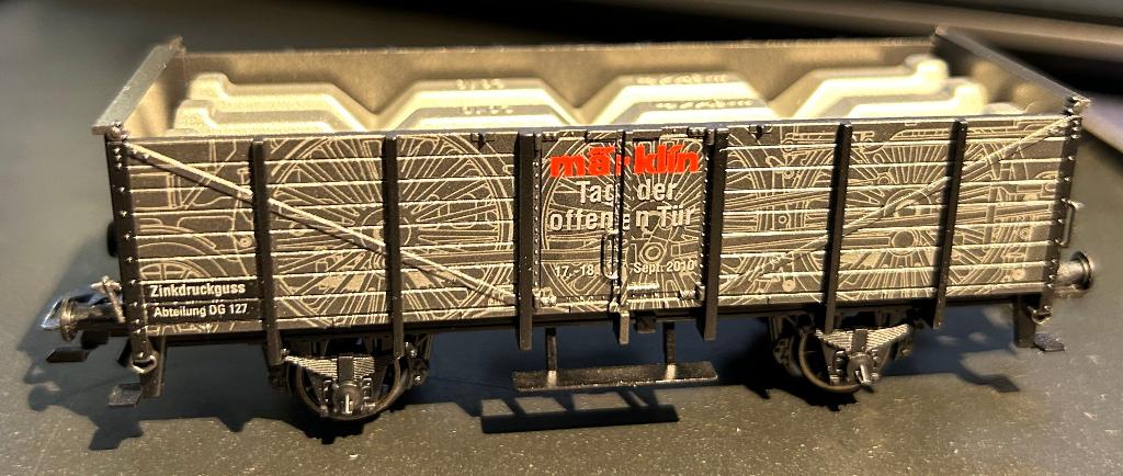 2641a. Kiepwagen beladen met H0 Märklin-staaf., Ophalen of Verzenden, Nieuw, Wagon, Märklin