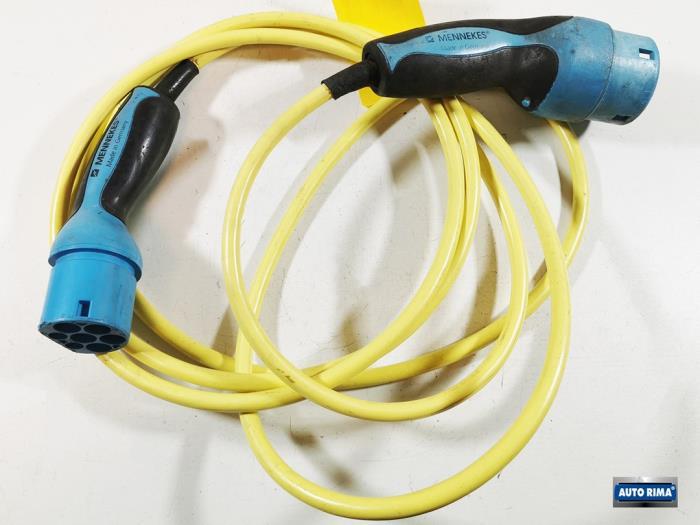 Câble de recharge hybride d'un Volvo V60, Autos : Pièces & Accessoires, Électronique & Câbles, Volvo, Utilisé, 3 mois de garantie