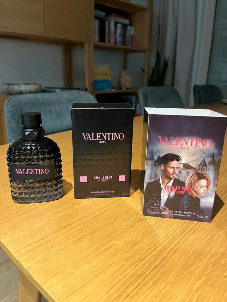 Valentino born in roma intense, Handtassen en Accessoires, Uiterlijk | Parfum, Nieuw, Ophalen