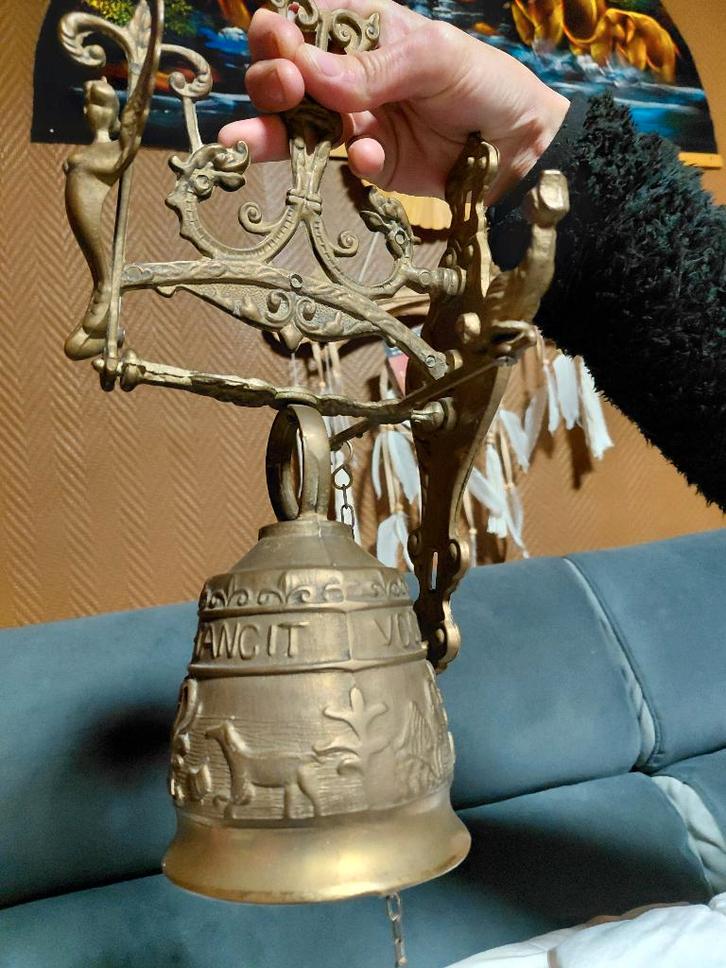 Ancienne Cloche Bronze 1,5kg - Inscription Latine 1910, Antiquités & Art, Antiquités | Bronze & Cuivre, Bronze, Enlèvement