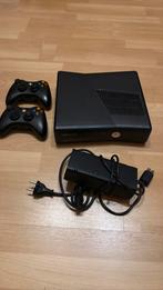 Xbox 360 slim, Games en Spelcomputers, Ophalen, Met 2 controllers, Zo goed als nieuw, 250 GB