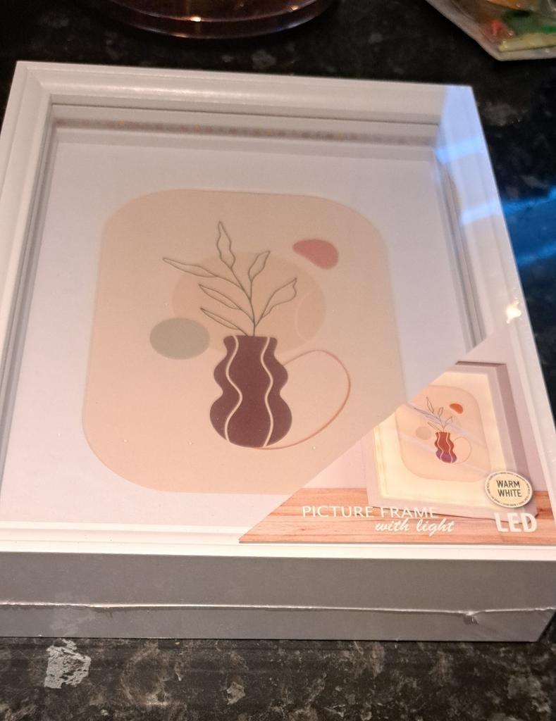 Cadre avec lumière LED nouveau ! 2 pièces disponibles, Enlèvement