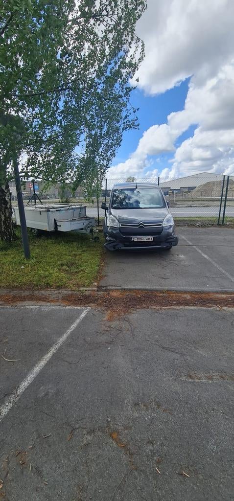 Citroën Berlingo 2017|schade wagen| start en rijdt|, Immo, Garages & Places de parking, Gand