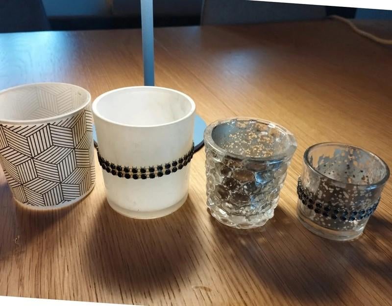 Lot de 4 bougeoirs en verre. Argentés/blanc, Enlèvement, Blanc, Argent