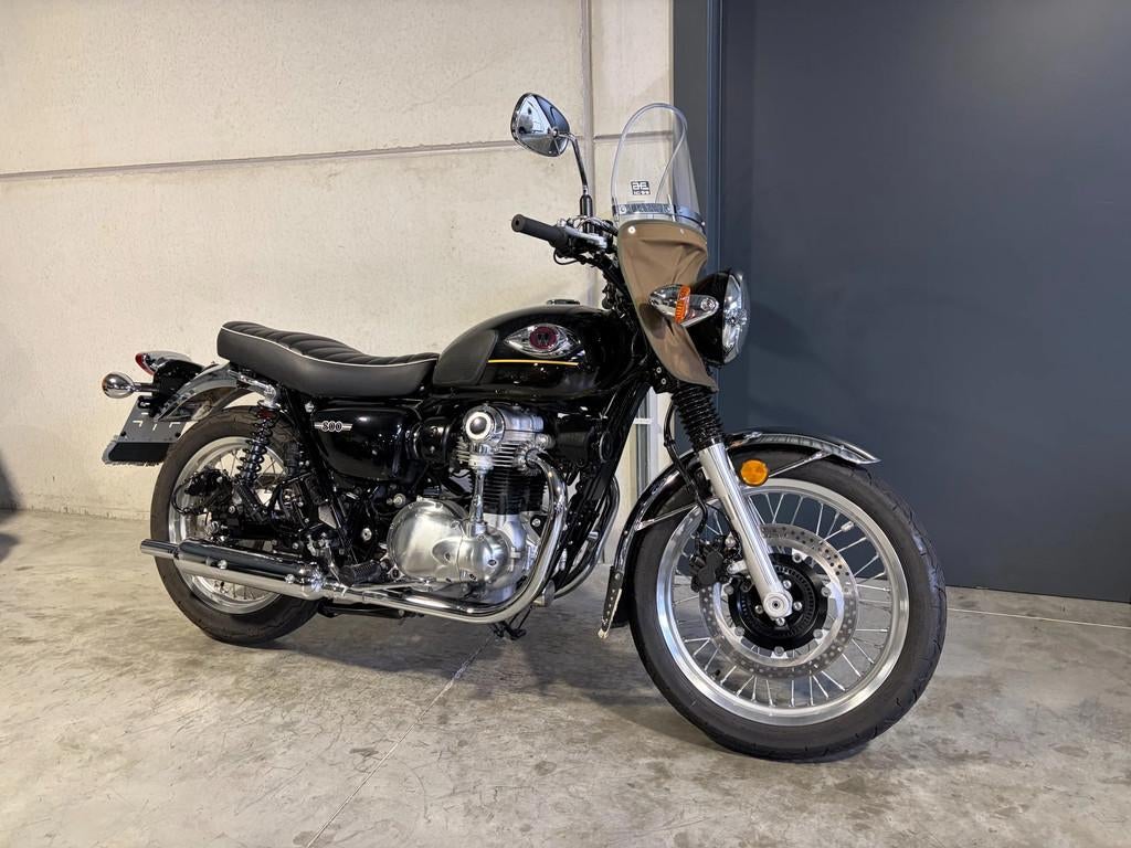 Kawasaki W800 nieuwste model met Asahi windscherm (bj 2025), Motoren, Motoren | Kawasaki, Bedrijf, Overig, 12 t/m 35 kW