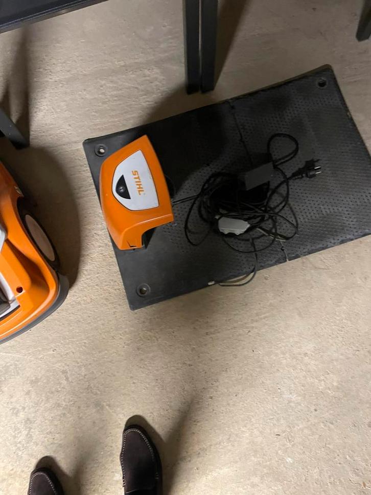 Tondeuse à gazon robotisée Stihl, Jardin & Terrasse, Tondeuses robotisées, Utilisé, 20 à 25 cm, Enlèvement