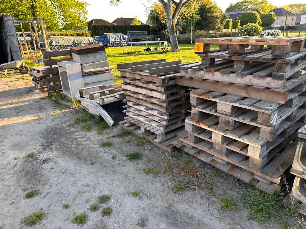 Pallets en hout gratis af te halen, Ophalen