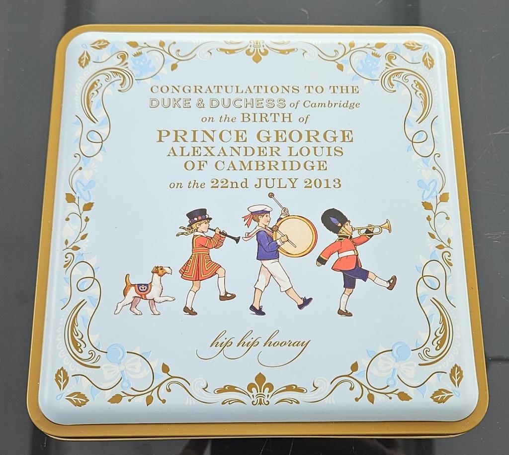 Collection de naissance du prince George de Cambridge, Collections, Maisons royales & Noblesse, Comme neuf, Autres types, Enlèvement ou Envoi