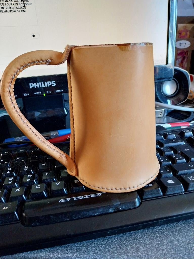 CHOPE EN CUIR DES VIKINGS POUR BOIRE LA BIERRE, Collections, Verres & Petits Verres, Utilisé, Verre à bière, Enlèvement ou Envoi