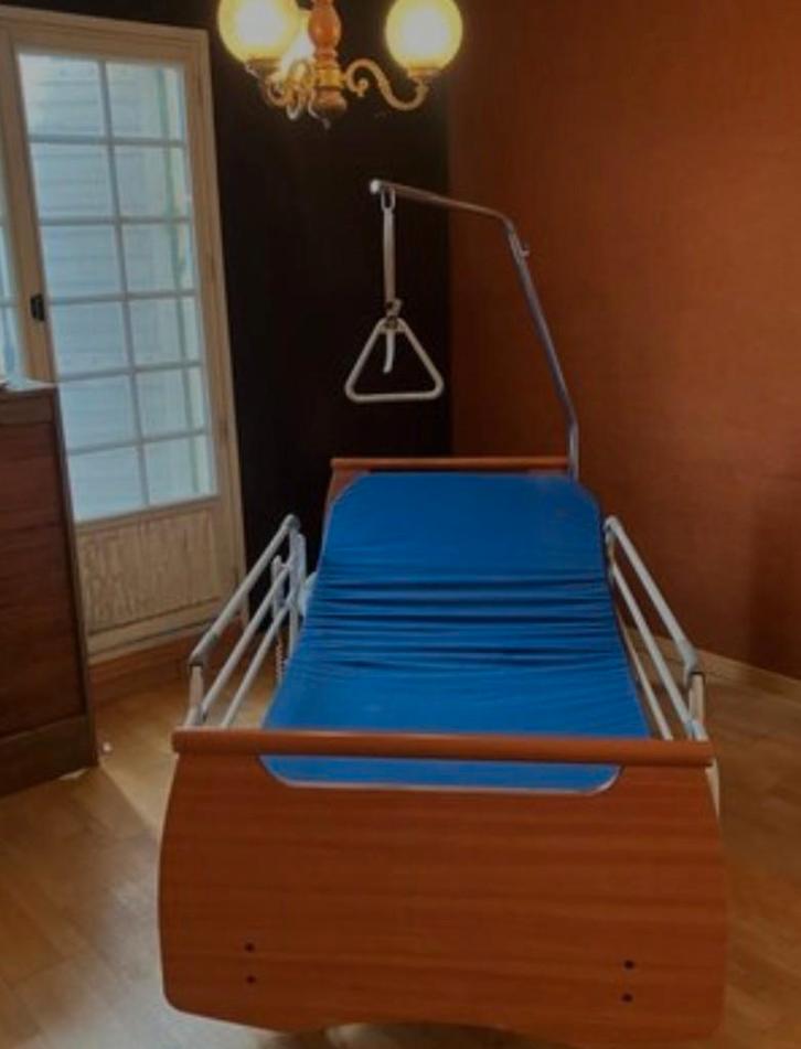 Lit medical electrique complet (livraison possible), Divers, Matériel Infirmier, Utilisé, Enlèvement