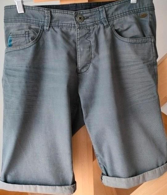 Mooie Bermuda EDC Esprit. Medium, maat: 33. Grijs, Kleding | Heren, Broeken en Pantalons, Zo goed als nieuw, Maat 48/50 (M), Grijs
