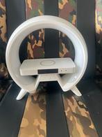 Klok met RBG lichten built-in oplader, Huis en Inrichting, Woonaccessoires | Klokken, Ophalen, Zo goed als nieuw, Digitaal, Overige typen