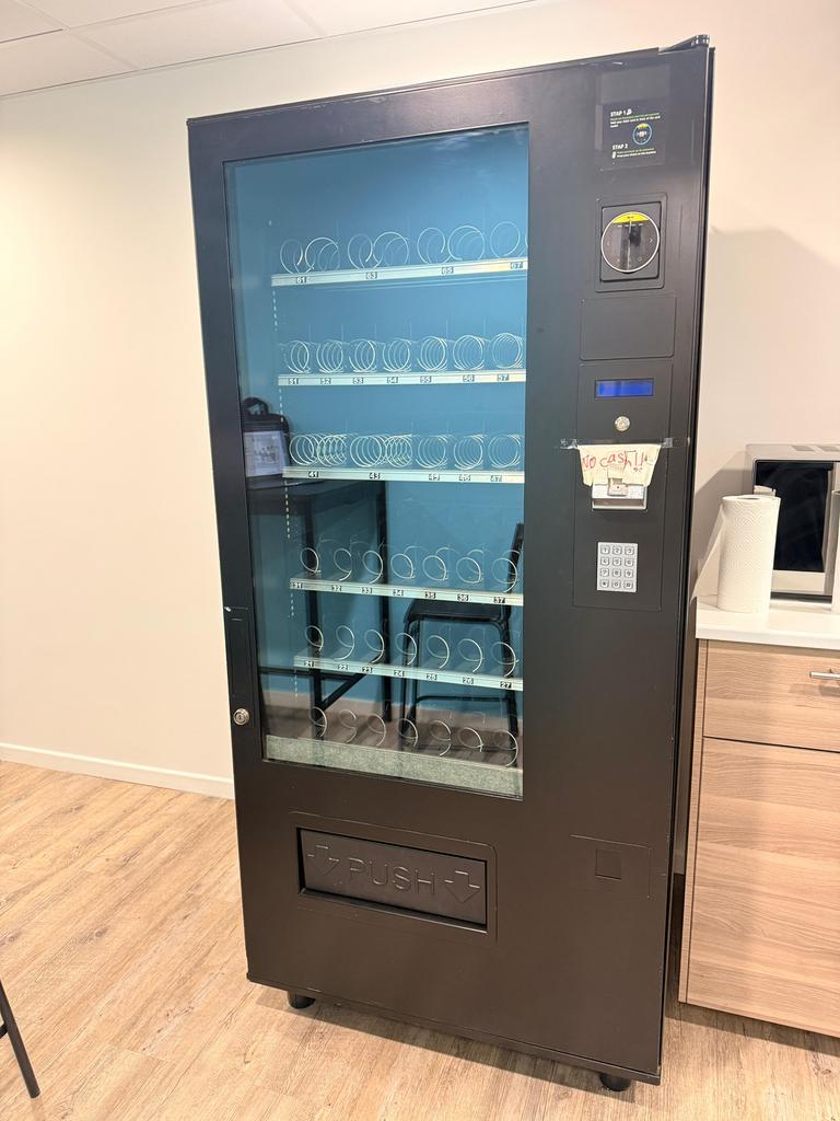 Vending machine, Verzamelen, Automaten | Overige, Ophalen, Zo goed als nieuw