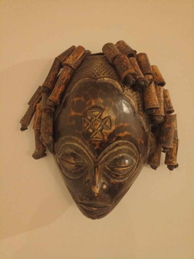 Afrikaans masker Chokwe, Ophalen