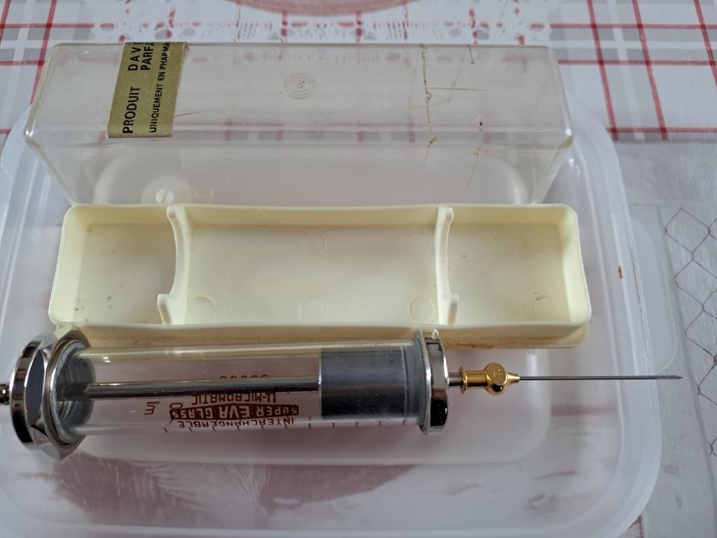 Oude glazen spuit, Ophalen of Verzenden