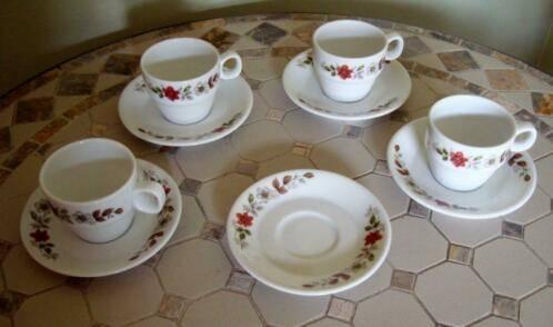 4 tasses à moka (Bavière) +5 assiettes assorties - parf.état, Enlèvement ou Envoi