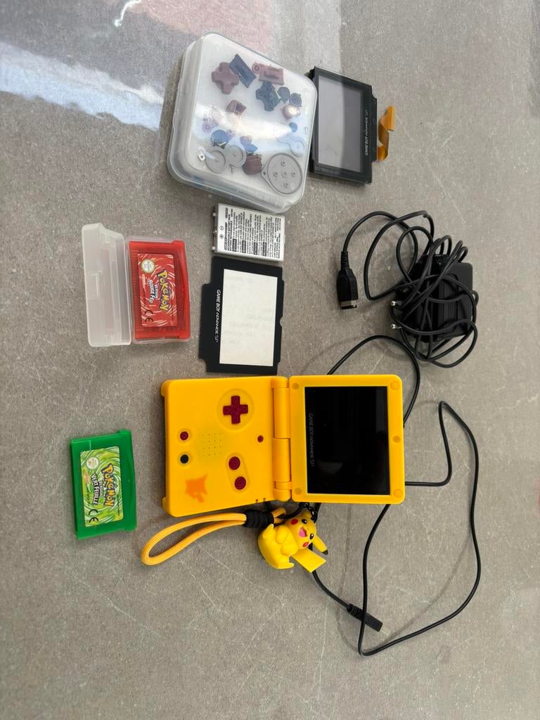 Game Boy Advance SP Pikachu, Games en Spelcomputers, Spelcomputers | Nintendo Game Boy, Zo goed als nieuw, Game Boy Advance, Ophalen