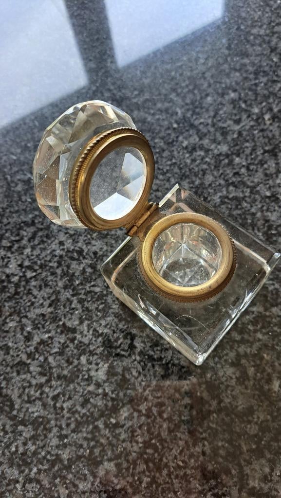 Oude Kristallen inktpot, Ophalen