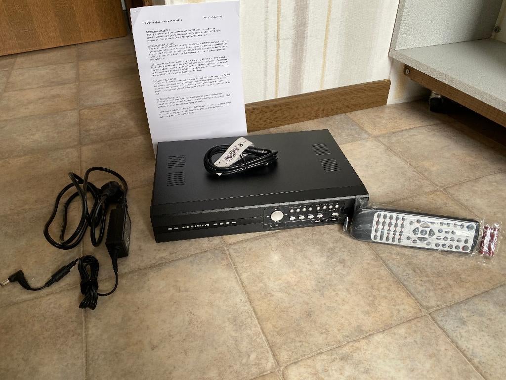 4 kanaals standalone DVR + 4 x mini camera, Audio, Tv en Foto, Ophalen of Verzenden, Zo goed als nieuw, Binnencamera