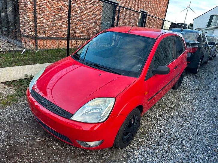 Ford Fiesta 2004, Auto's, Ford, Particulier, Fiësta, Benzine, Stadsauto, 3 deurs, Handgeschakeld, Rood, Grijs, Stof, Voorwielaandrijving
