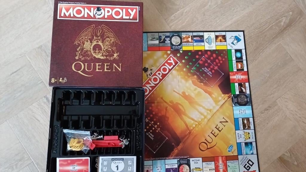 jeu de plateau new Monopoly Queen Monopoly limited, Trois ou quatre joueurs, Enlèvement ou Envoi, Neuf, Monopoly