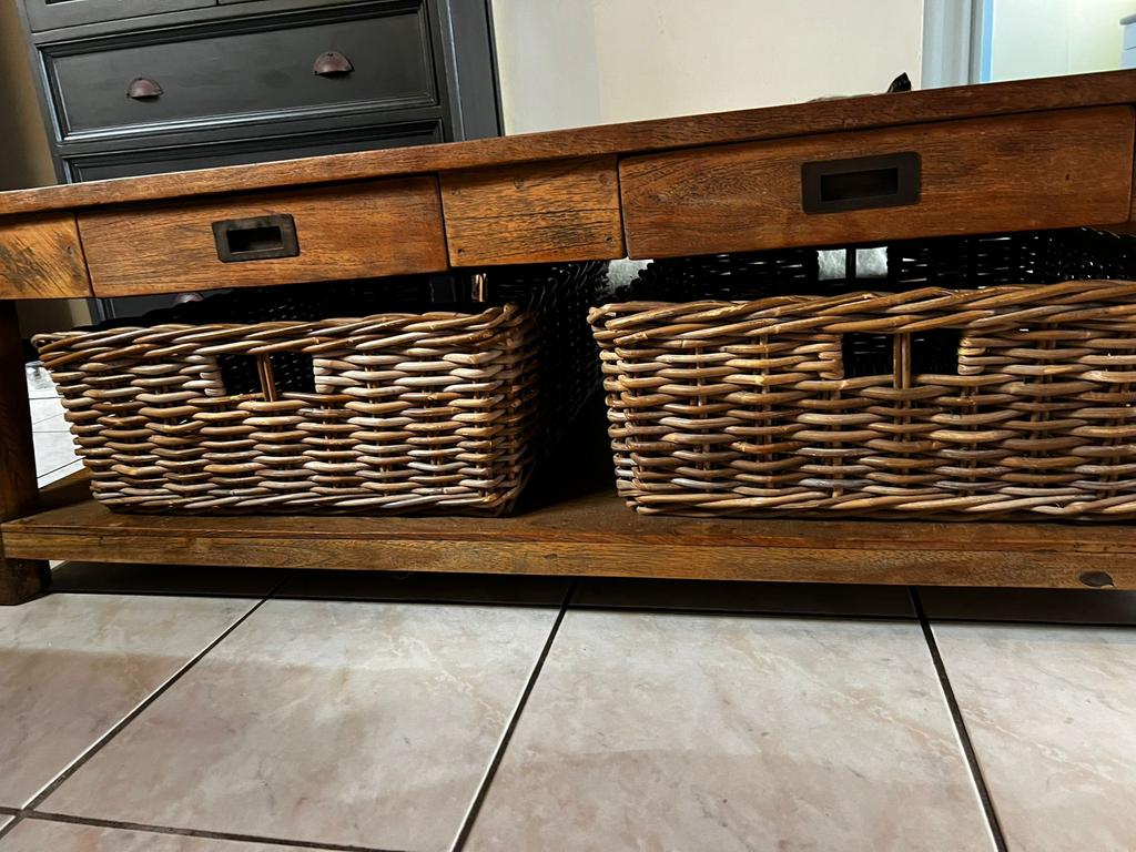 Salontafel met mandjes en schuifjes, Ophalen, Zo goed als nieuw