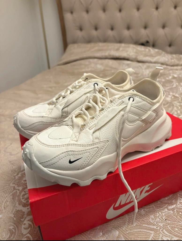 Nike sneakers, Kleding | Dames, Schoenen, Ophalen, Zo goed als nieuw, Sneakers