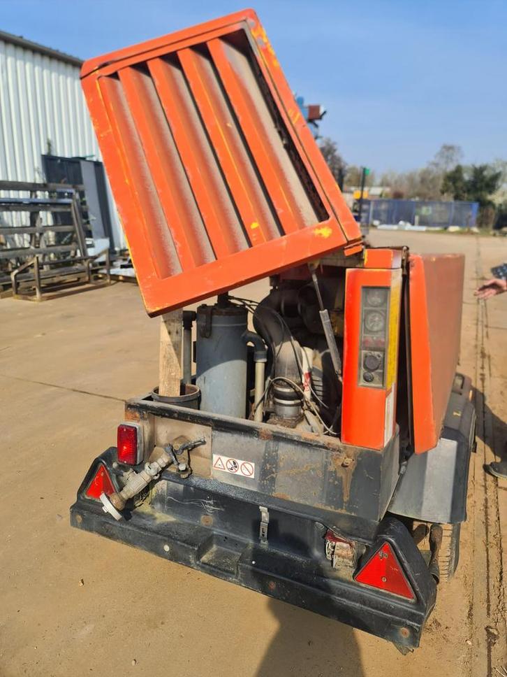 Atlas Copco mobiele diesel compressor XAS46/56, Articles professionnels, Machines & Construction | Ascenseurs, Échafaudages & Échelles