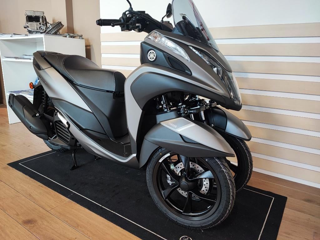 Yammaha, Scooter, Permis Moto A1 minimum, Poignées chauffantes, 4 cylindres