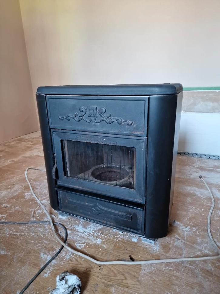 Poêle a mazout Franco Belge lot complet, Huis en Inrichting, Kachels, Gebruikt, Vrijstaand, Overige soorten, Overige brandstoffen