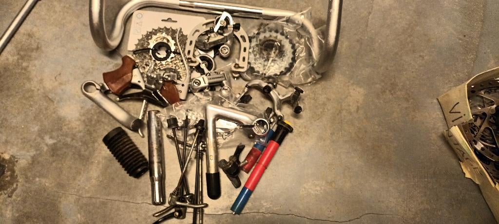 Lot pièces vélo (Colnago Campagnolo Bianchi) (D'occasion) à Carouge GE